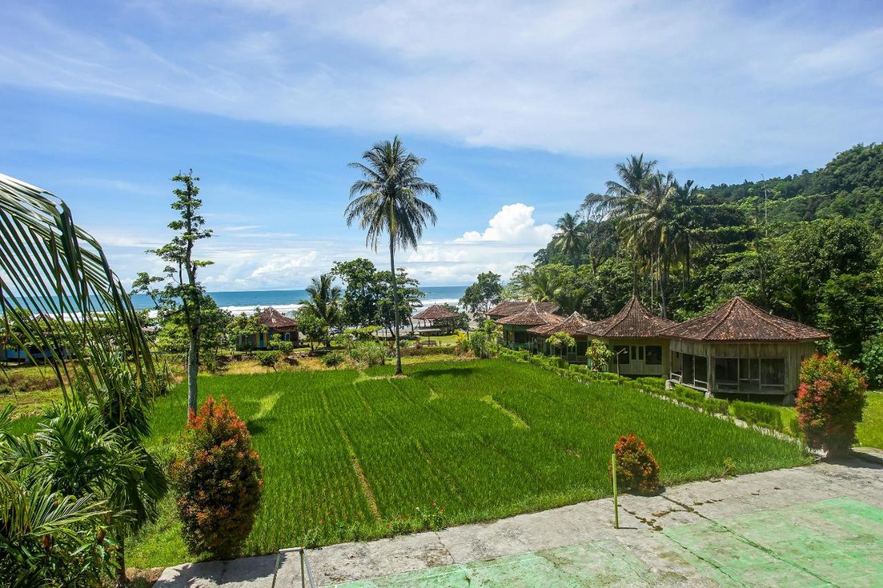 Oyo 2246 Anjung Bang Oking Hotel & Resort Pasarpulaupisang Kültér fotó